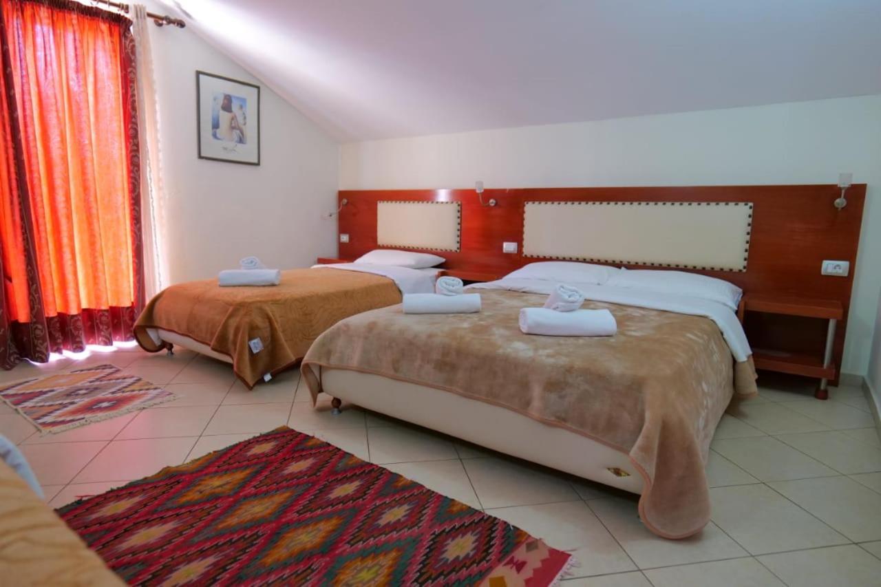 Veli 3* Saranda